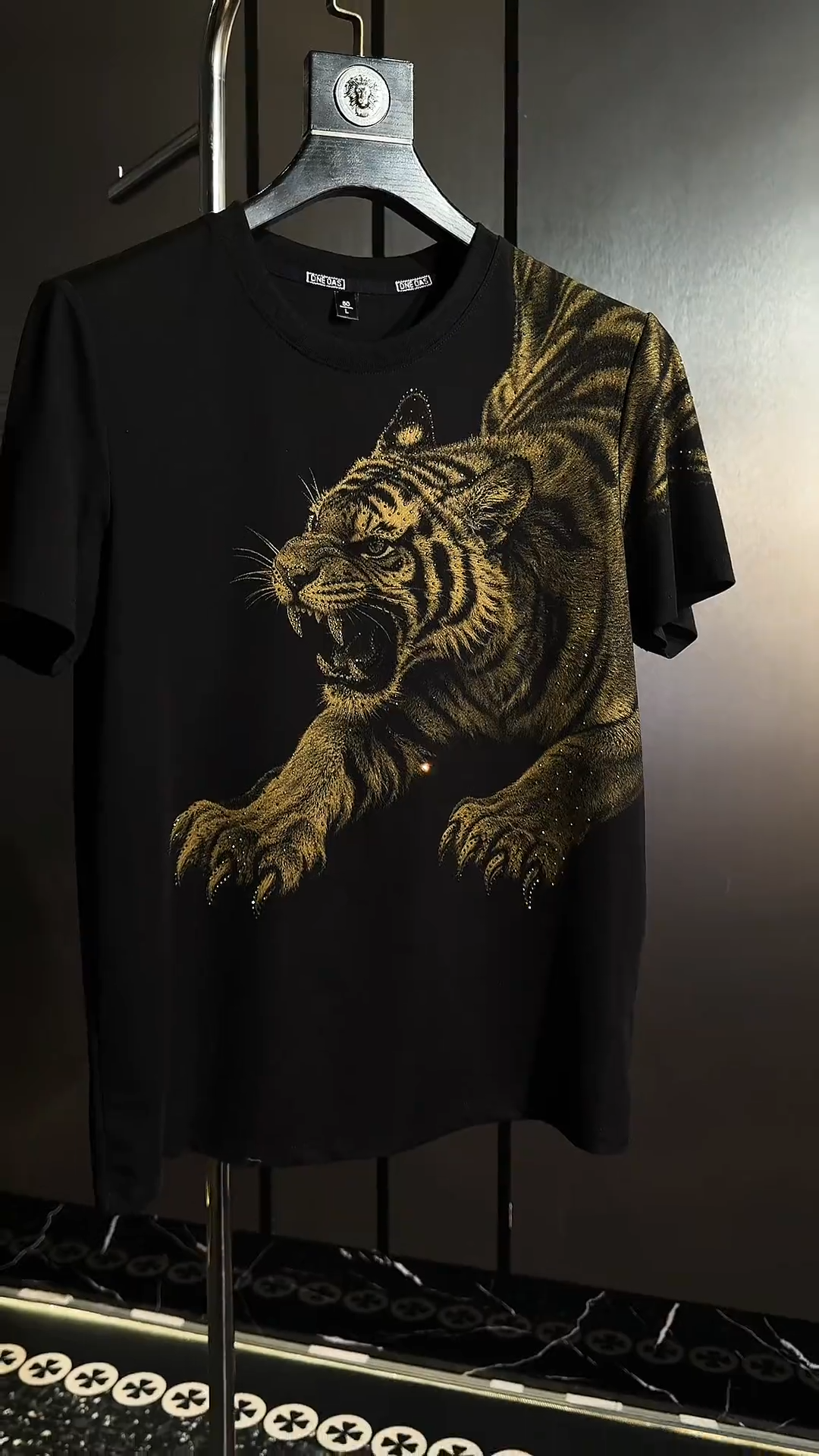 Gold Tiger Head Graphic T-Shirt
