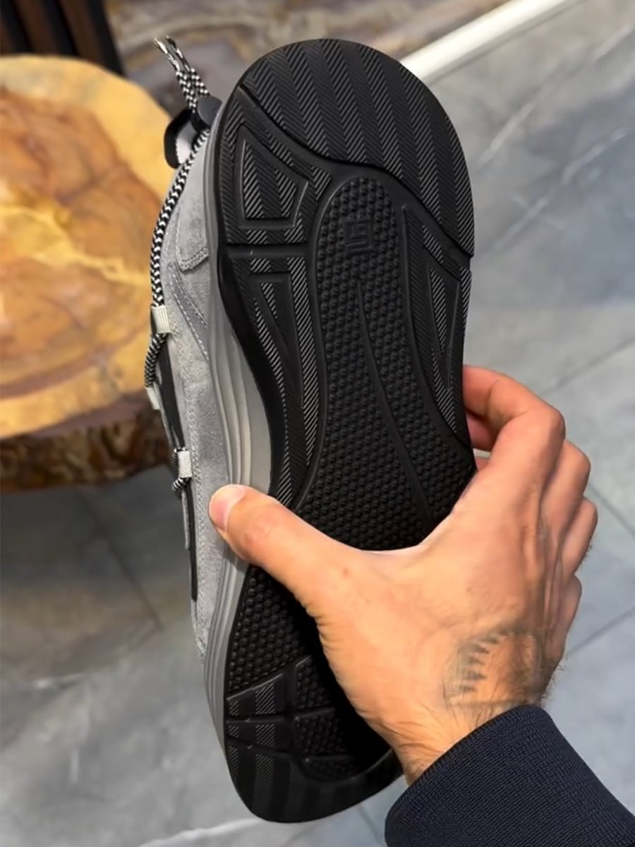 Enclosed Suede Men's Sneakers